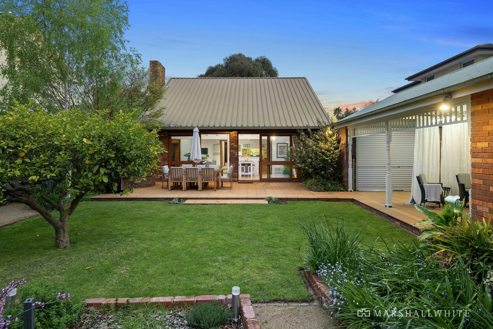 15 Raynes Park Road, Hampton, VIC