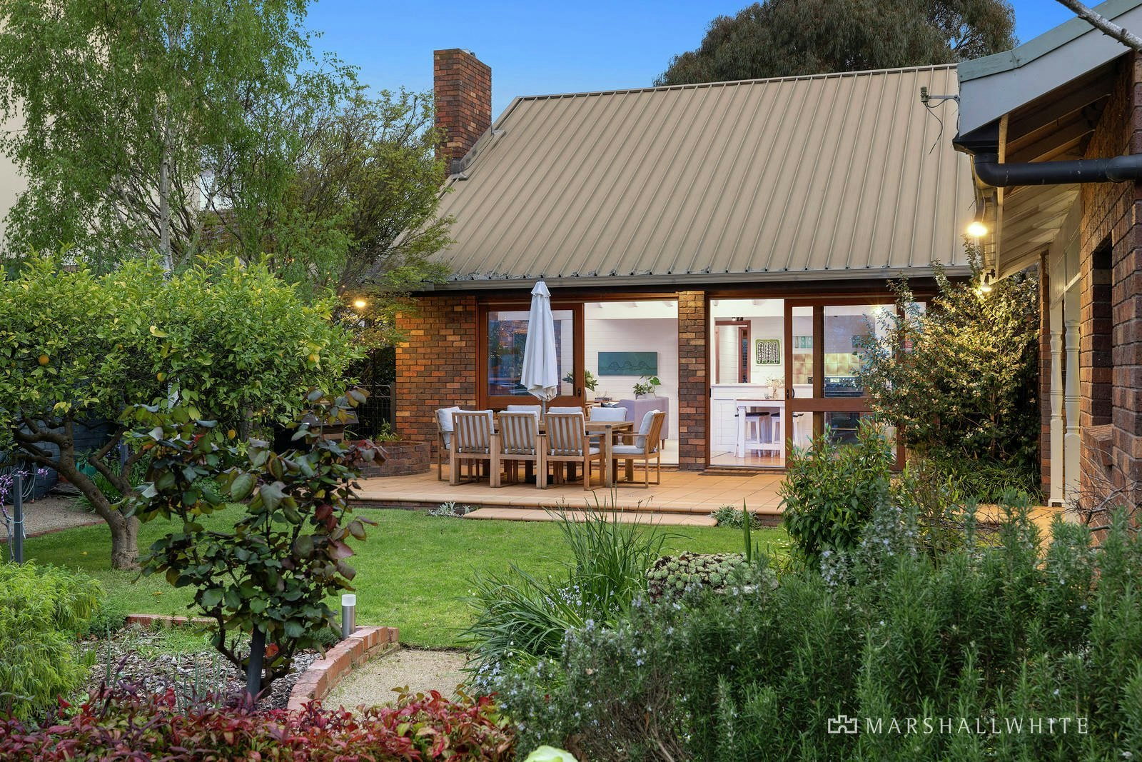 15 Raynes Park Road, Hampton, VIC