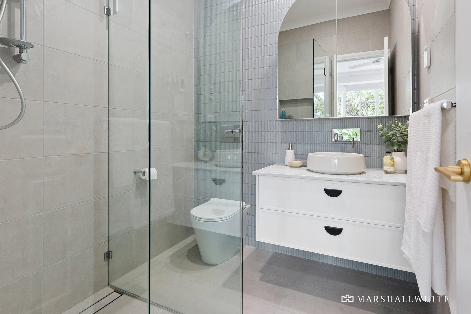 2/1 Lucerne Avenue, Mornington, VIC