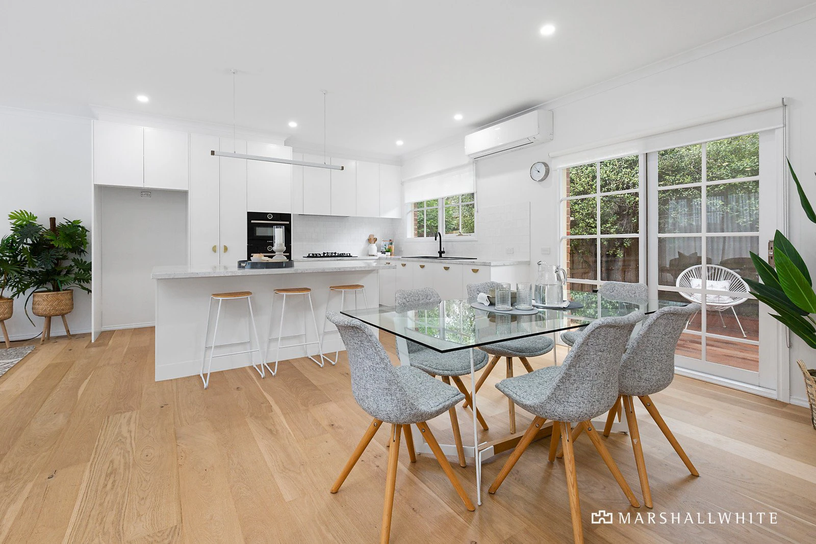 2/1 Lucerne Avenue, Mornington, VIC