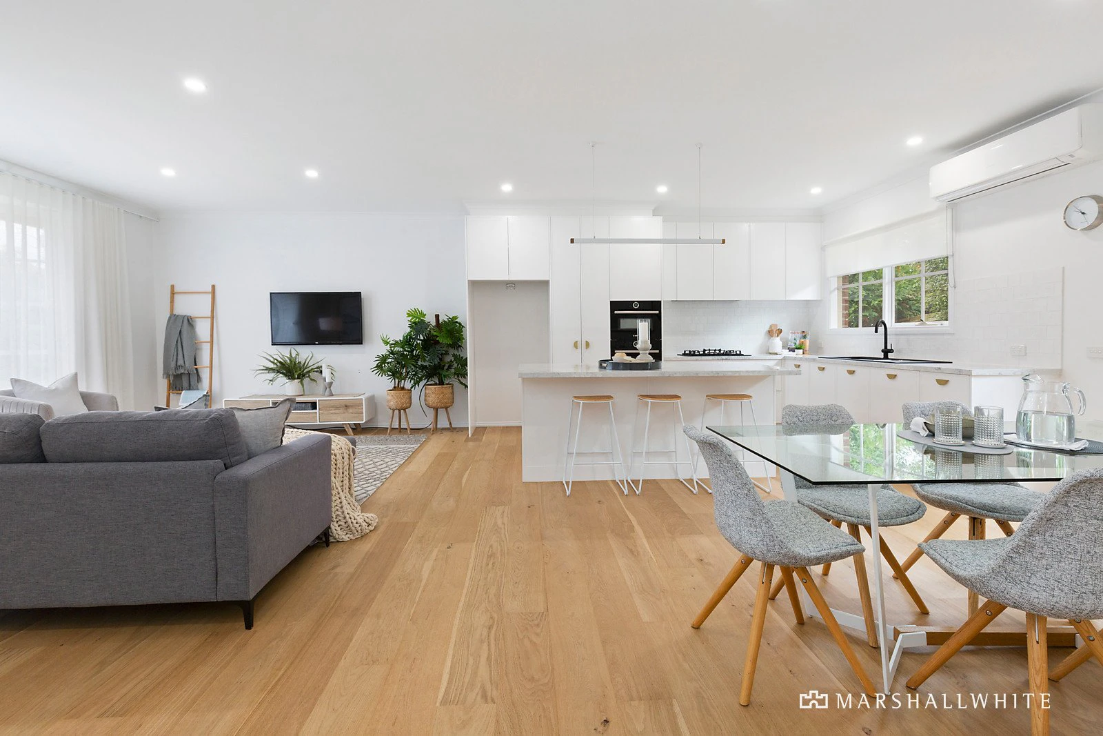 2/1 Lucerne Avenue, Mornington, VIC