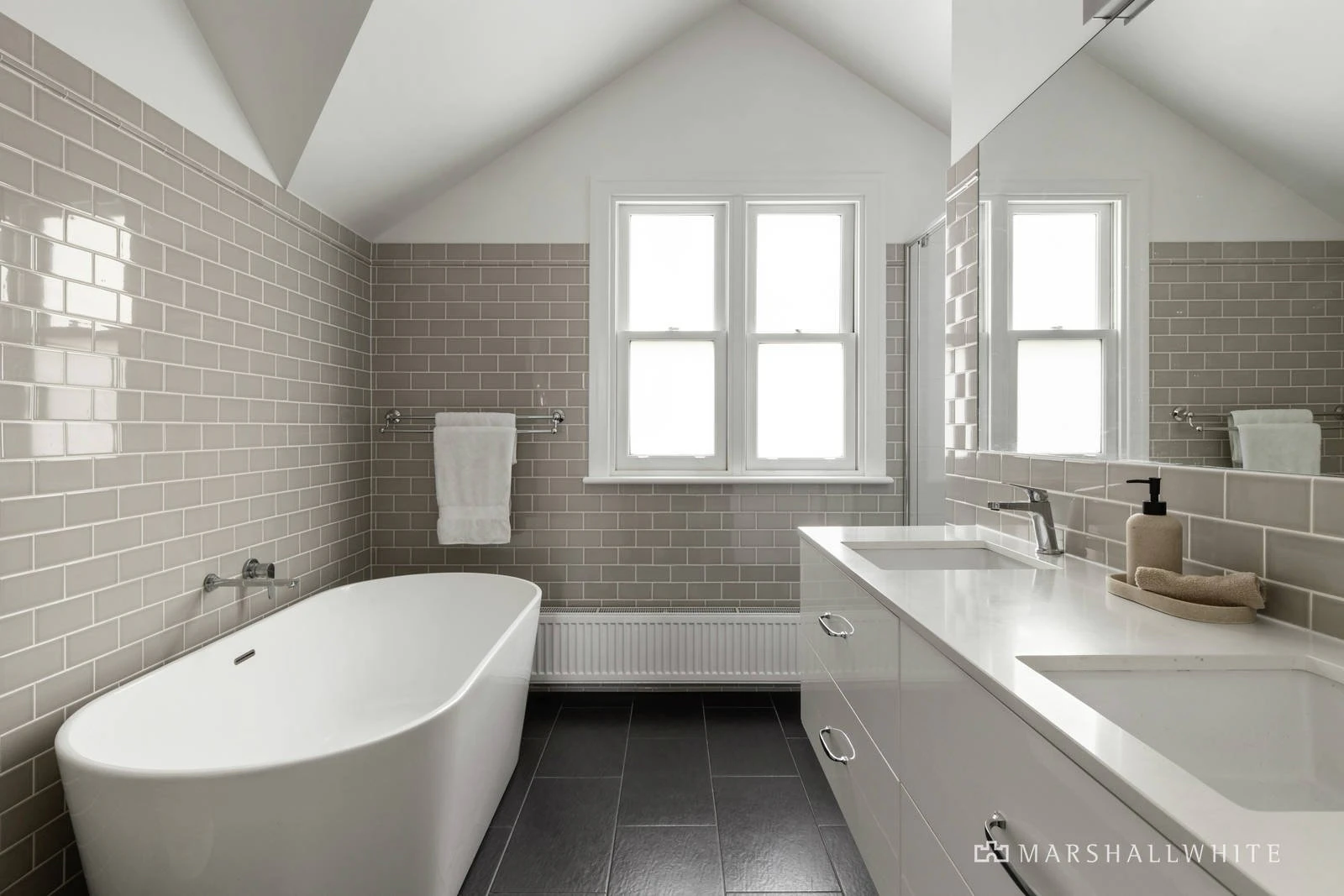 7 The Avenue, Surrey Hills, VIC
