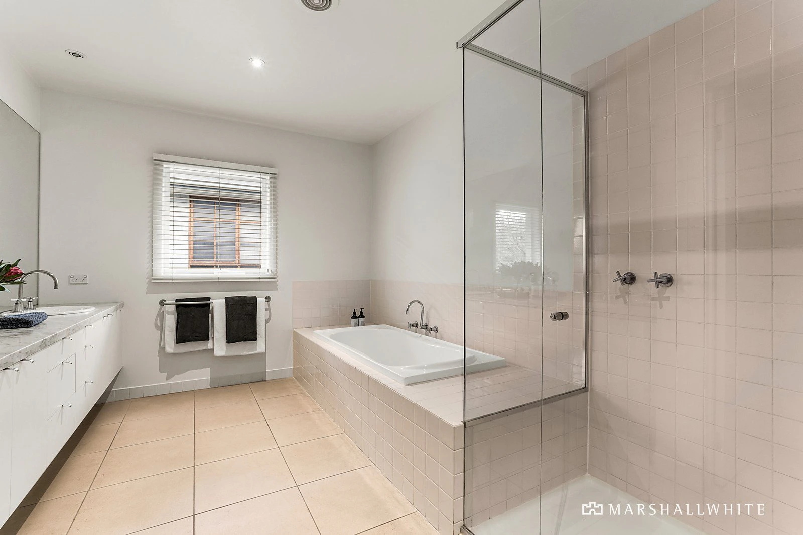 25 Valley Parade, Glen Iris, VIC