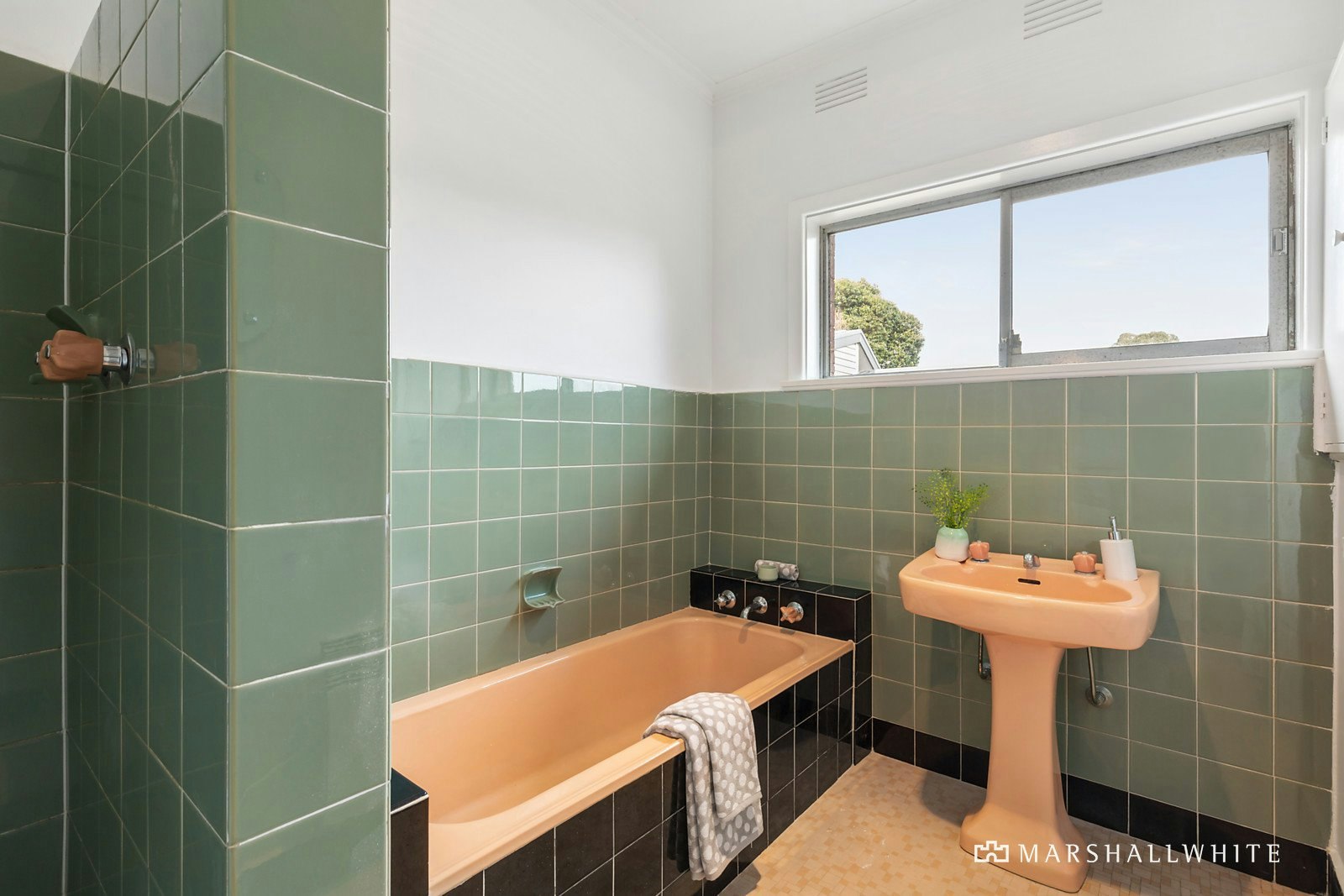 2 Outlook Drive, Camberwell, VIC
