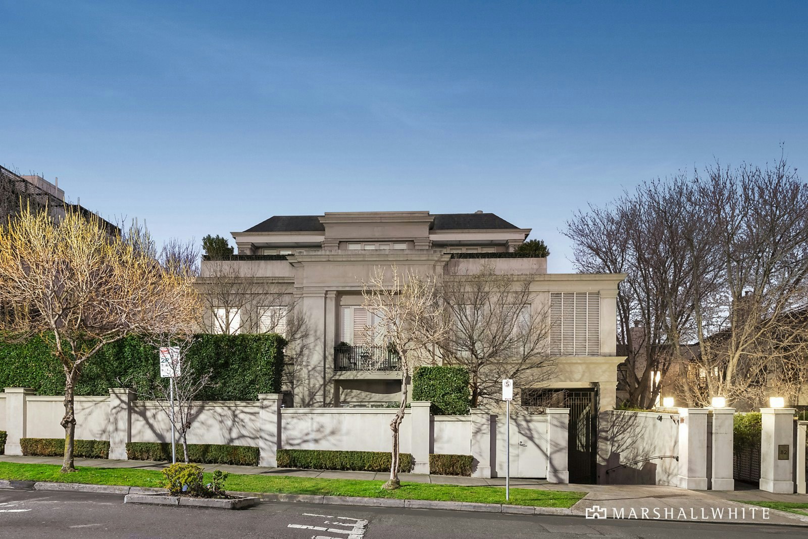 2/82 Mathoura Road, Toorak, VIC
