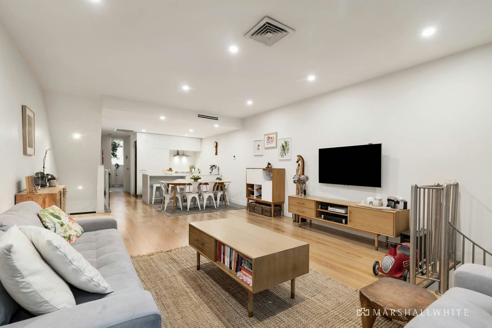 18 Norfolk Place, Malvern, VIC