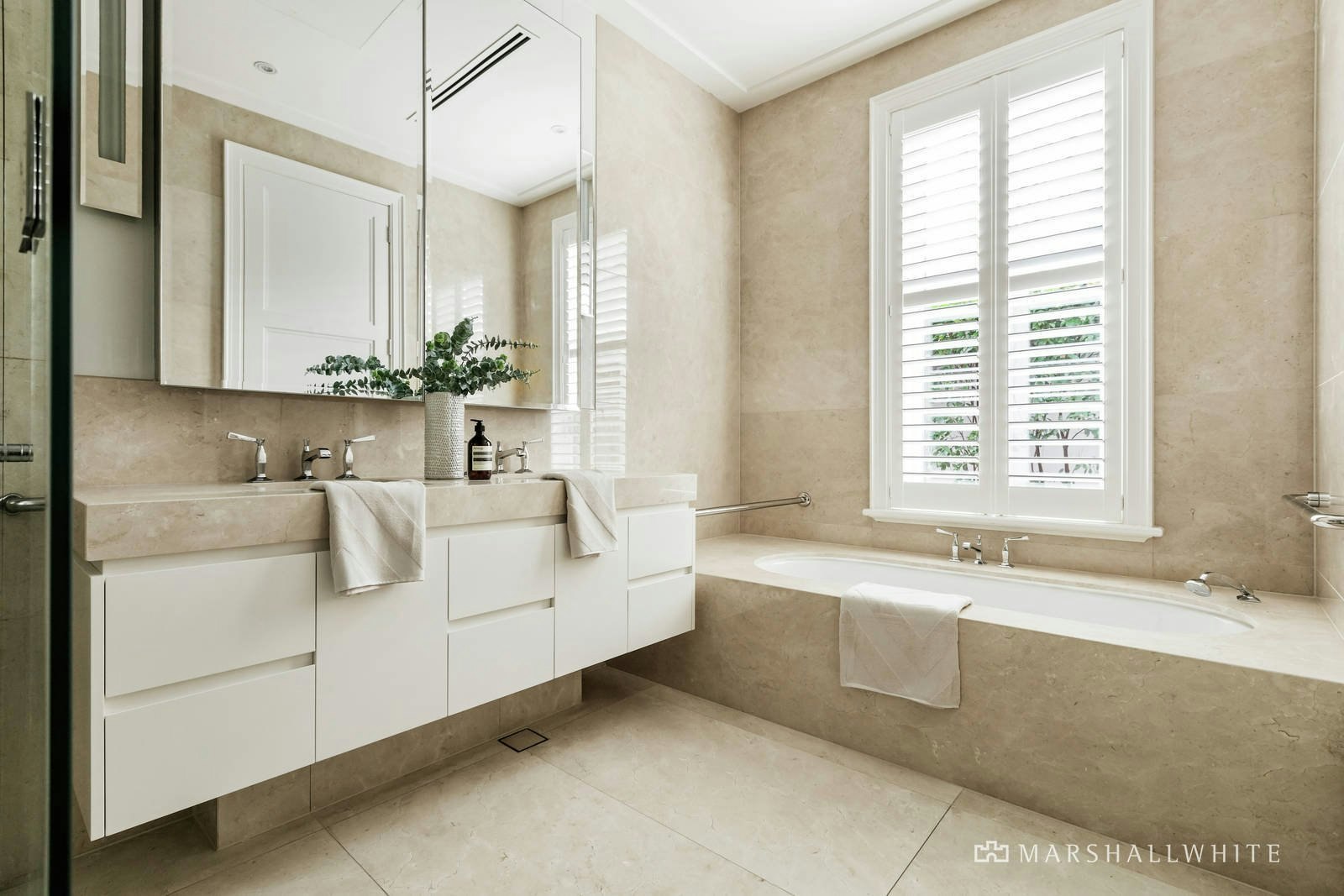 2/82 Mathoura Road, Toorak, VIC