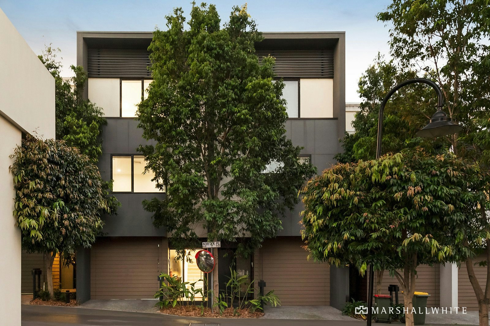 18 Norfolk Place, Malvern, VIC