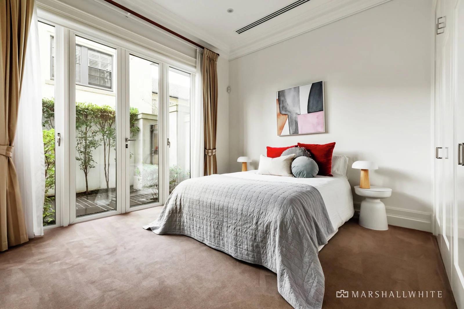 2/82 Mathoura Road, Toorak, VIC