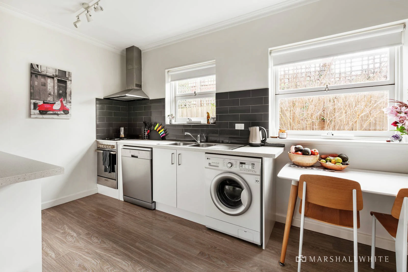 2/4 St Johns Parade, Kew, VIC