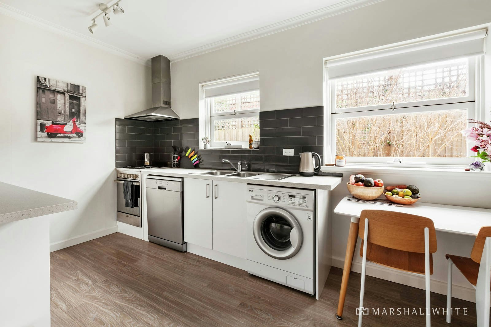 2/4 St Johns Parade, Kew, VIC