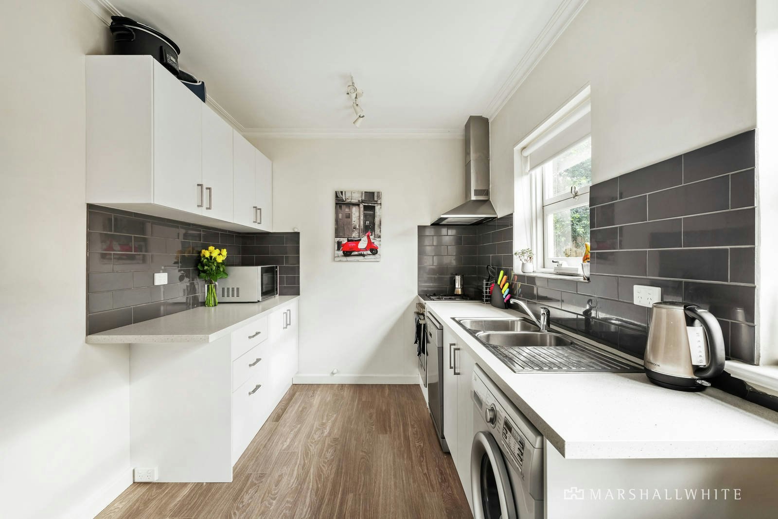 2/4 St Johns Parade, Kew, VIC