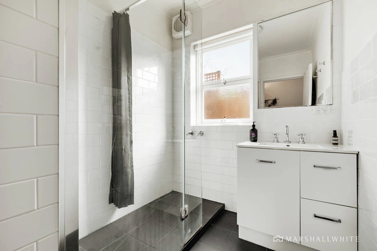 2/4 St Johns Parade, Kew, VIC
