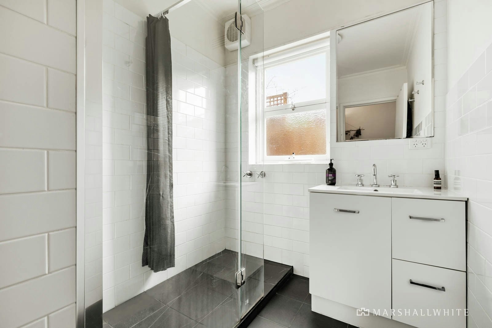 2/4 St Johns Parade, Kew, VIC