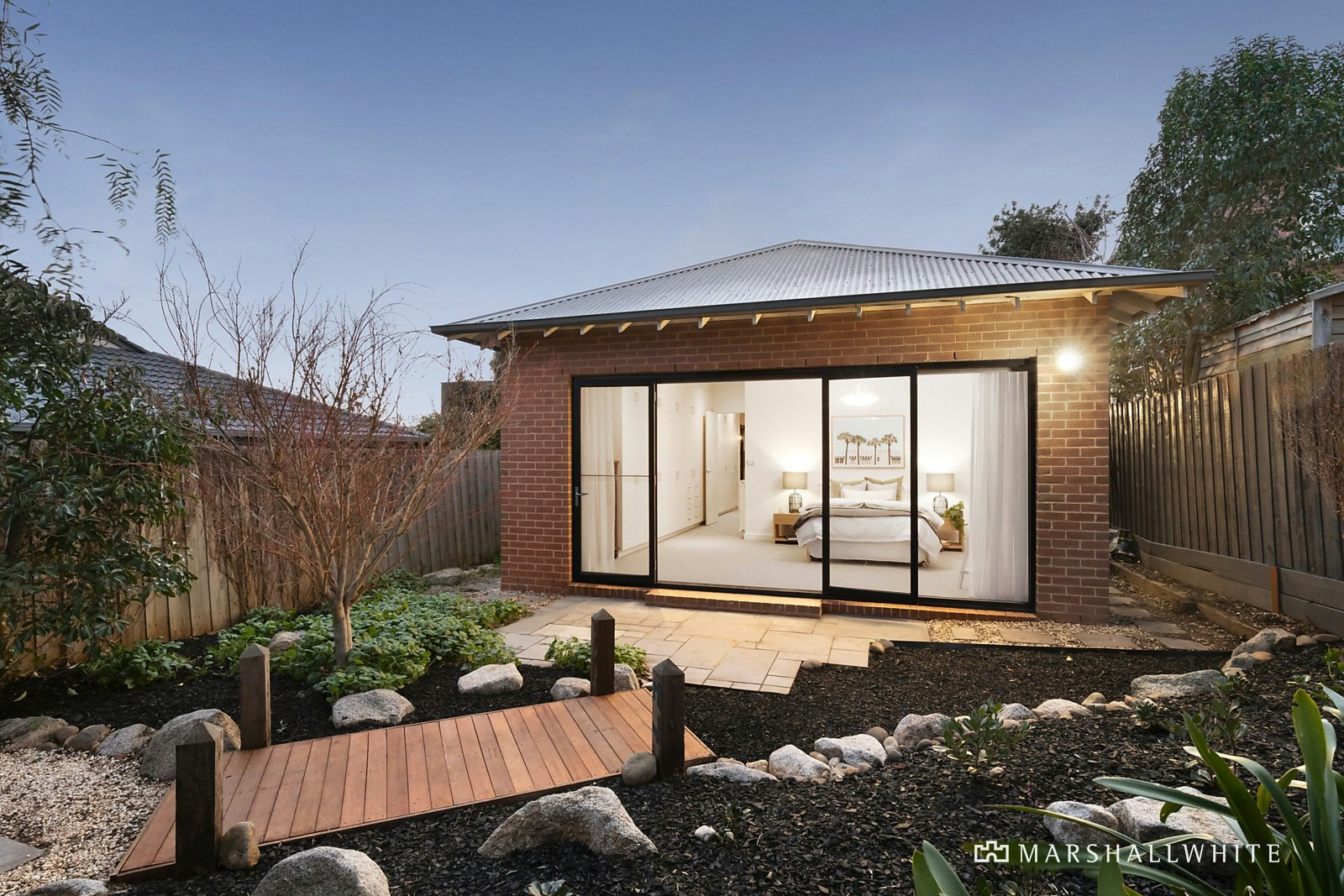 17 Bonfield Avenue, Hawthorn East, VIC Marshall White