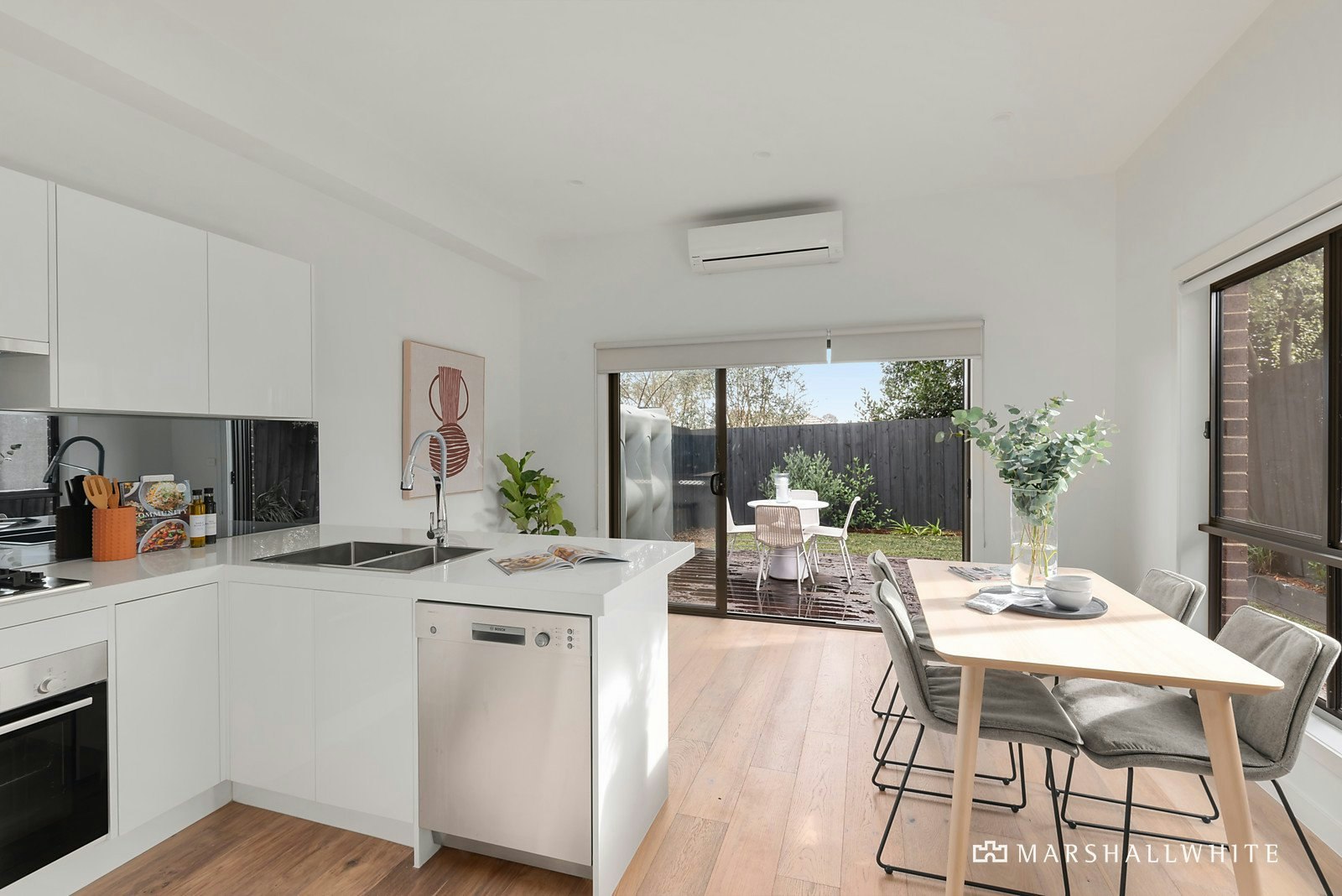 2/18 Gillard Street, Burwood, VIC