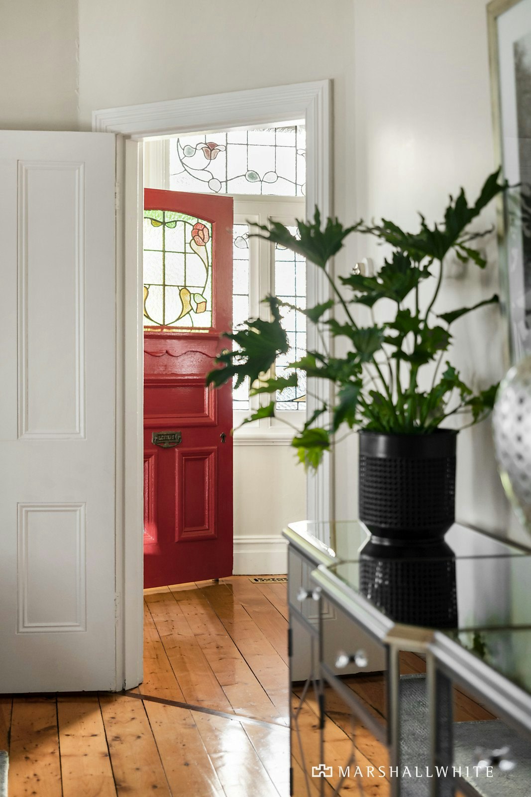 16 Louise Avenue, Mont Albert, VIC