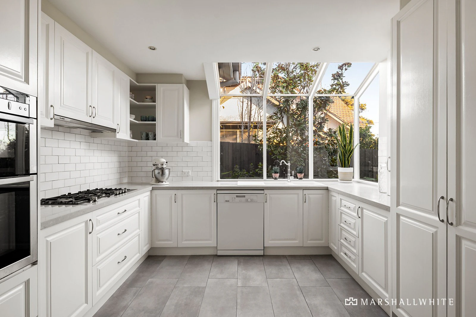 16 Louise Avenue, Mont Albert, VIC