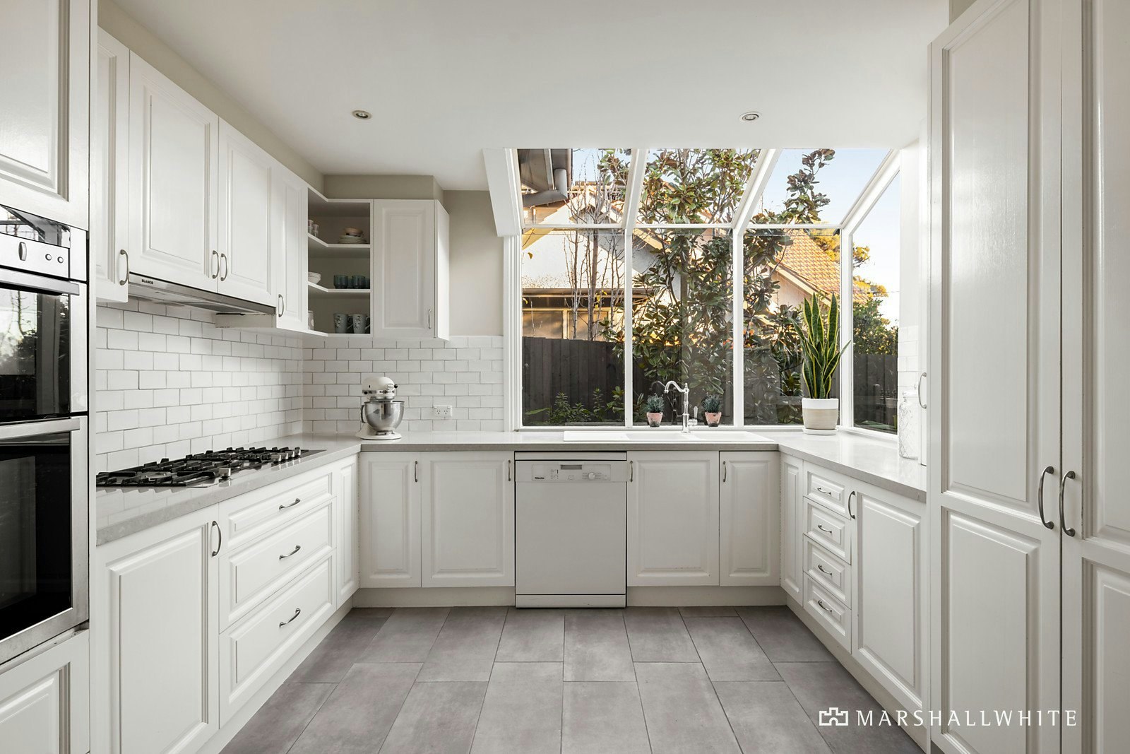 16 Louise Avenue, Mont Albert, VIC