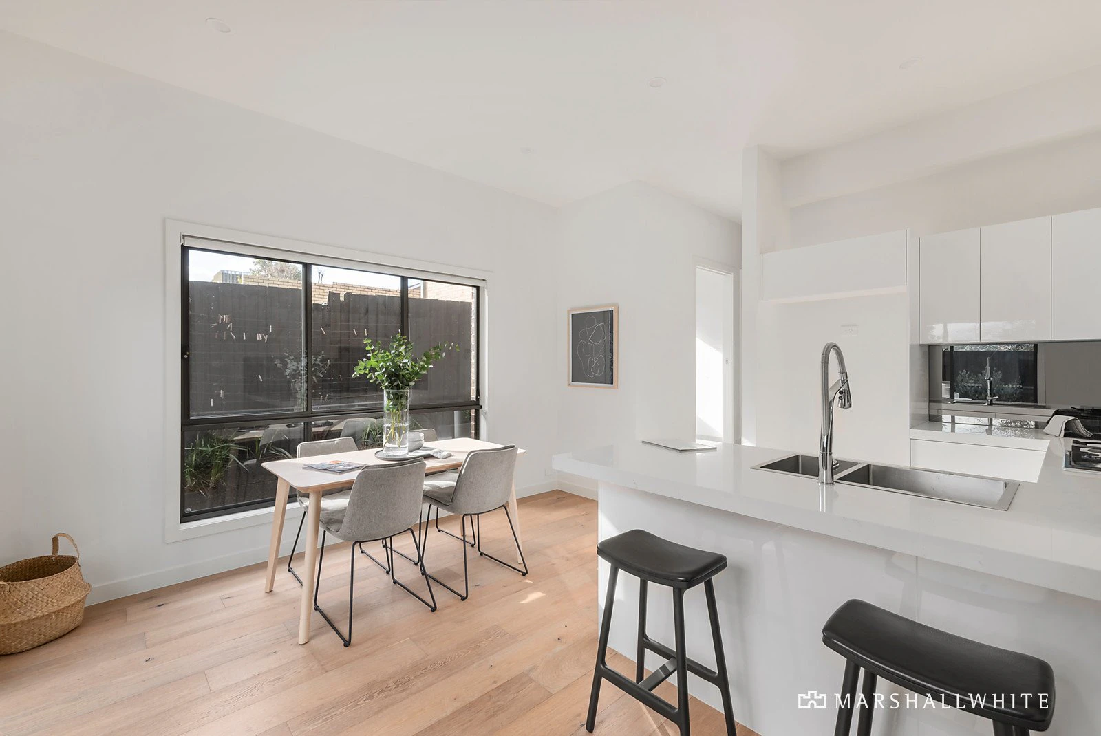 2/18 Gillard Street, Burwood, VIC