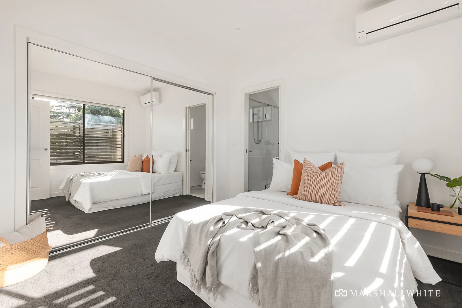 2/18 Gillard Street, Burwood, VIC