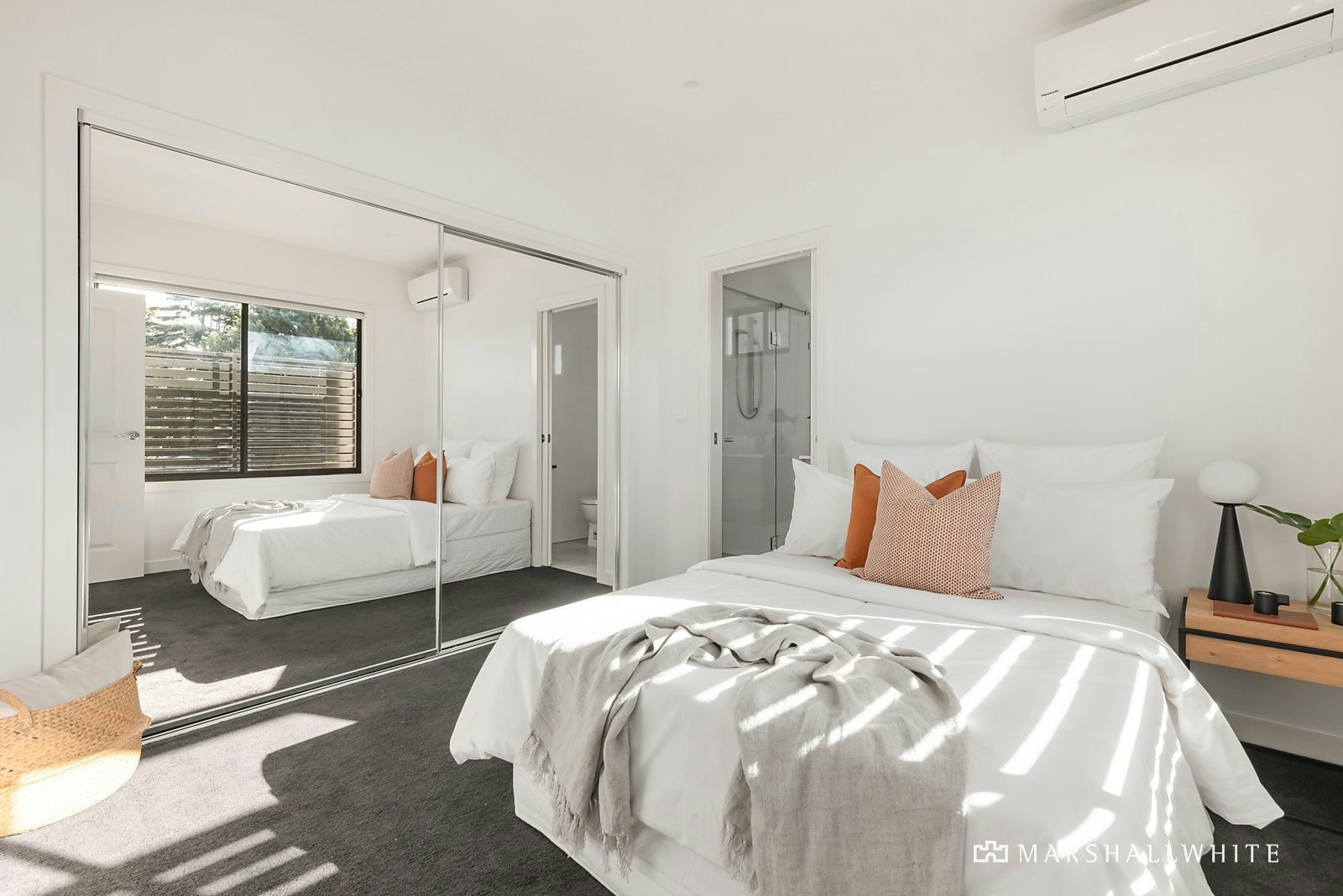 2/18 Gillard Street, Burwood, VIC