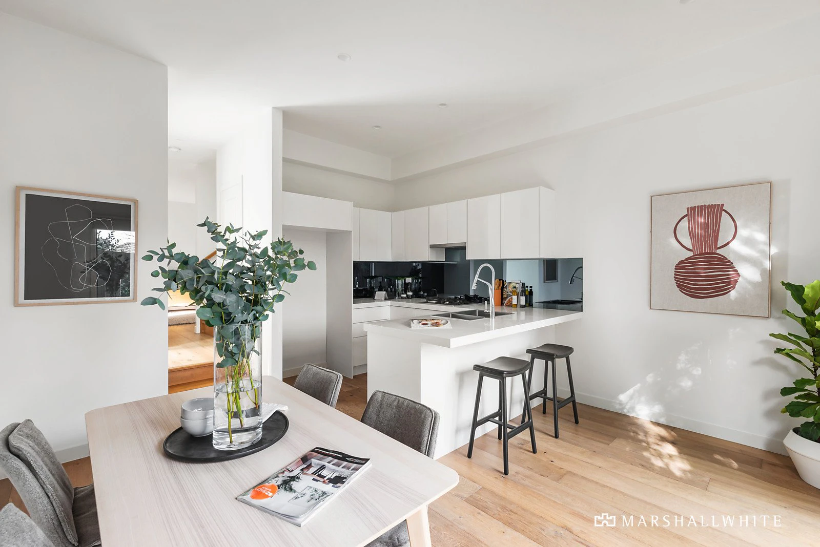 2/18 Gillard Street, Burwood, VIC