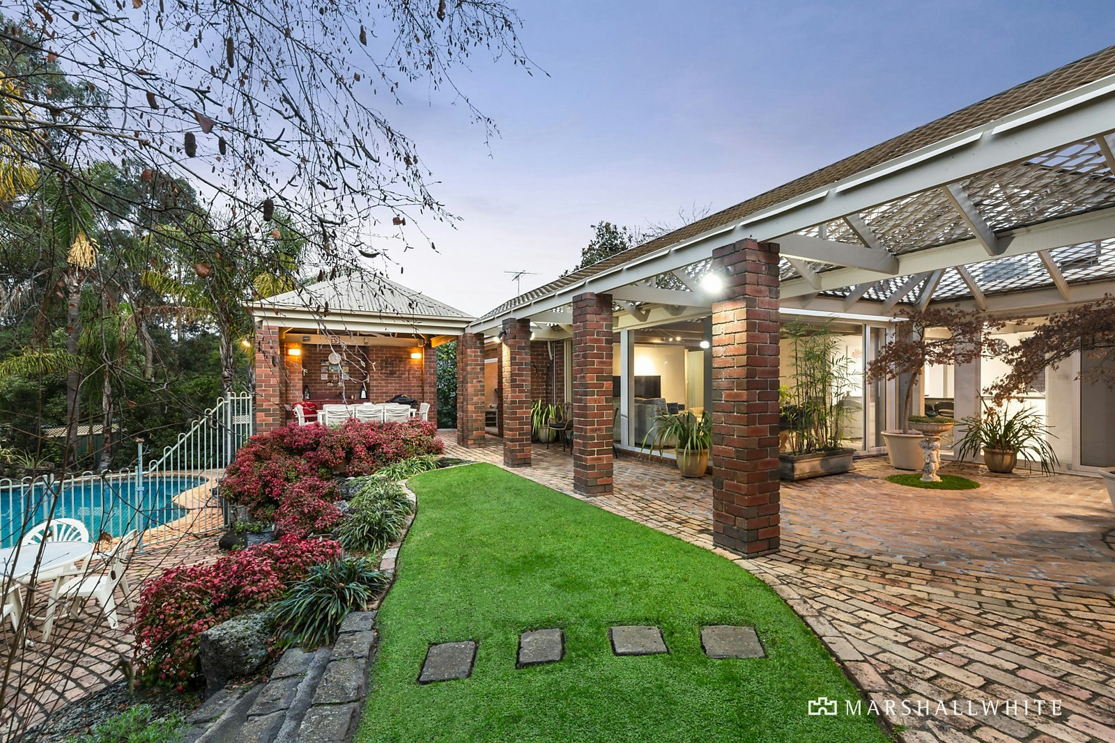 8 Harvell Court, Doncaster, VIC