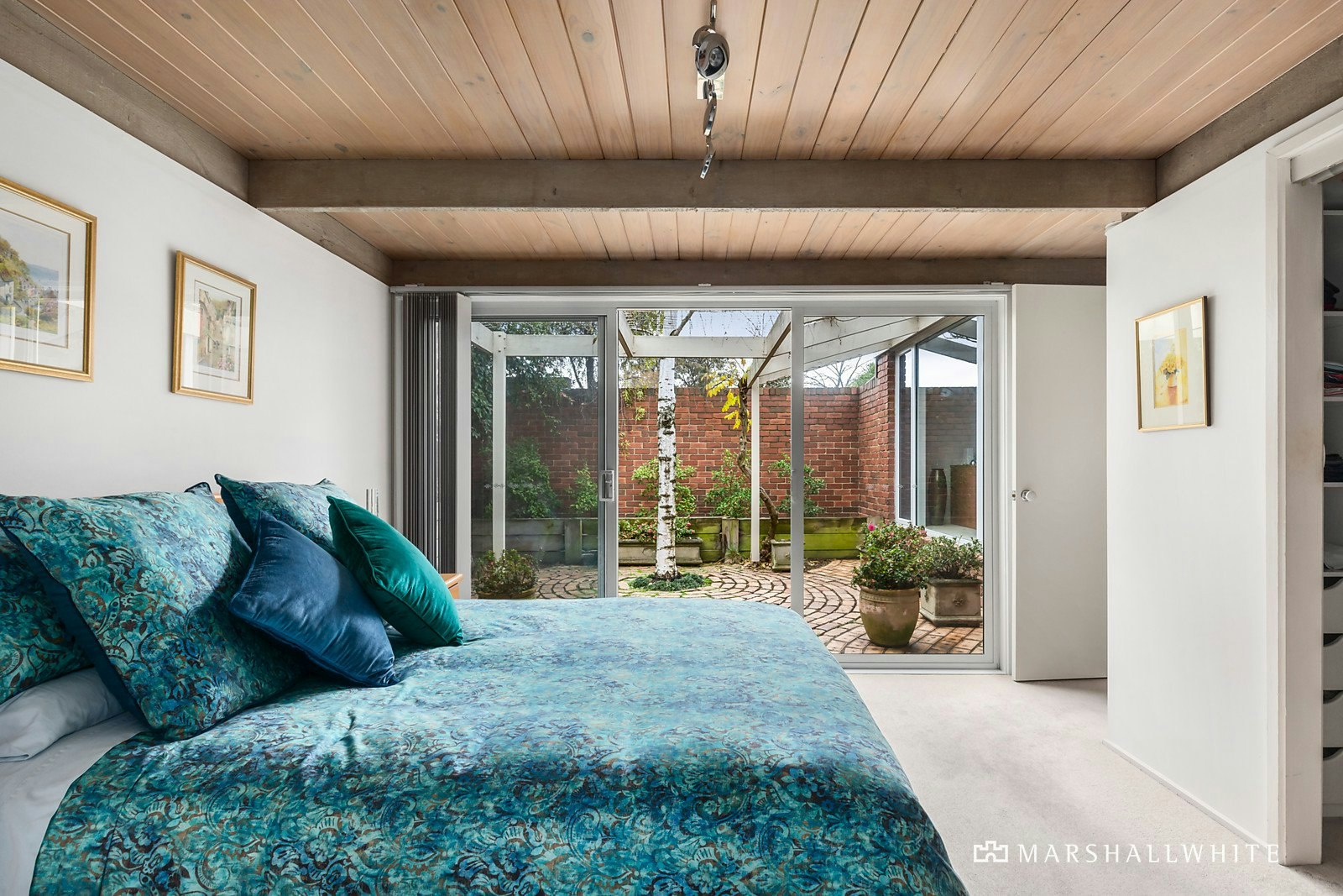 8 Harvell Court, Doncaster, VIC