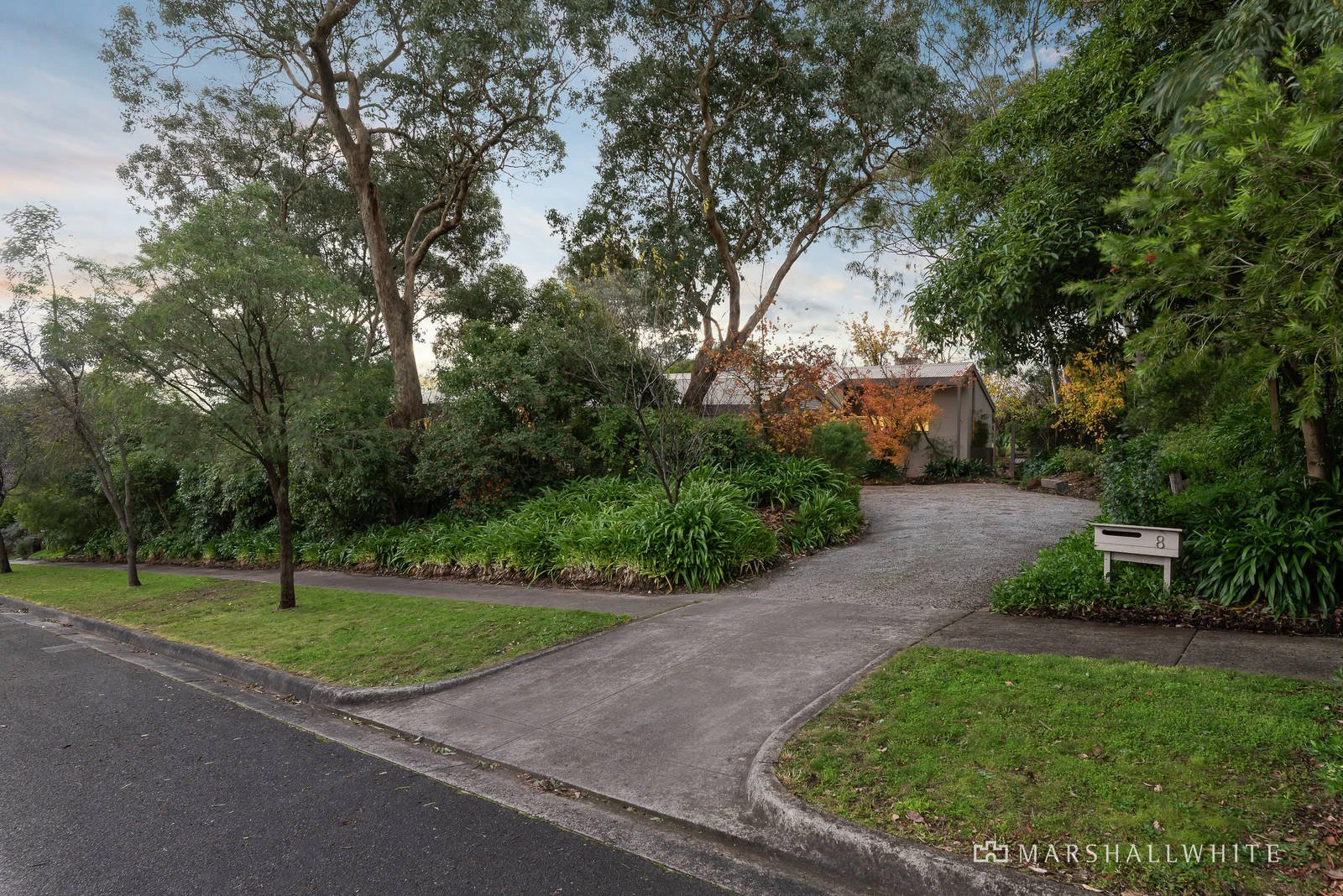 8-10 Beverly Hills Drive, Templestowe, VIC