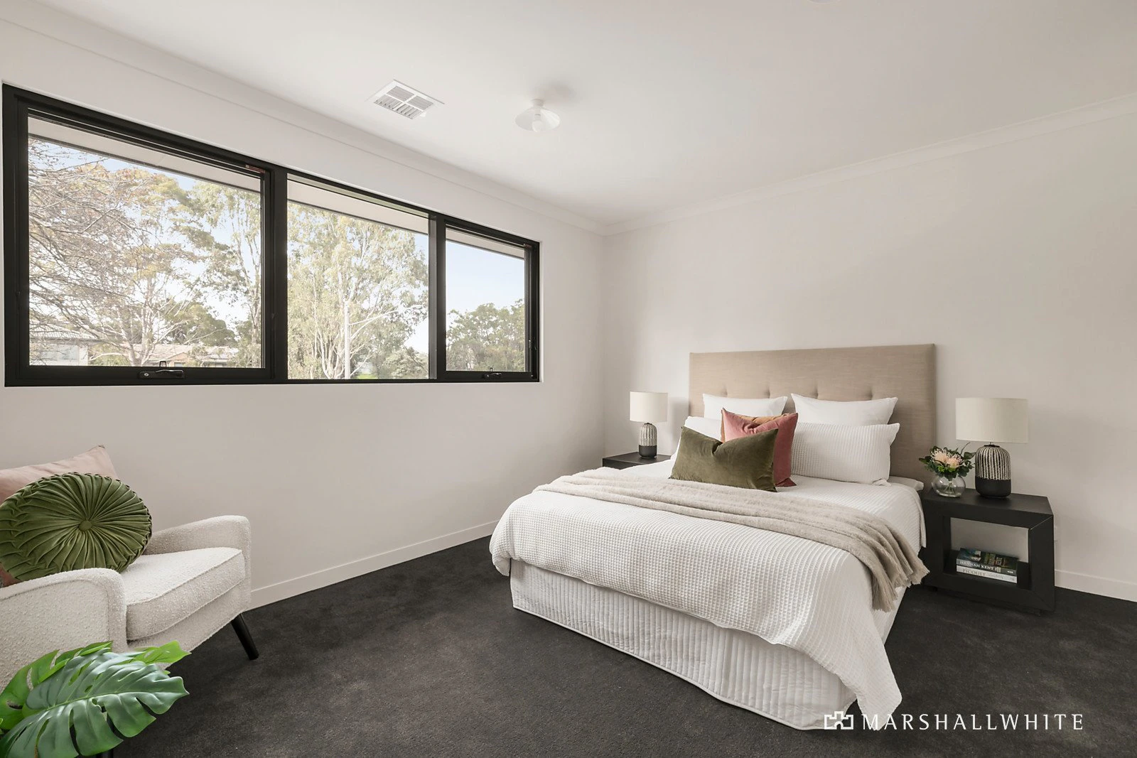 2/1 Rotherwood Drive, Malvern East, VIC