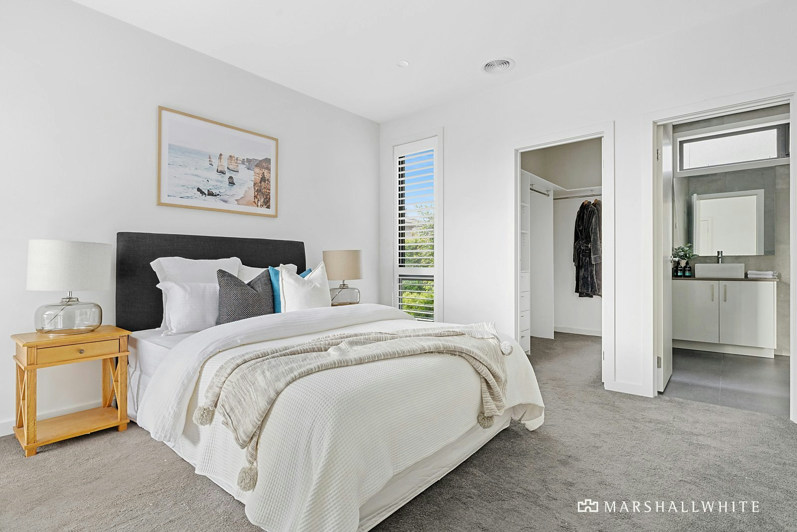 2/18 Van Ness Avenue, Mornington, VIC