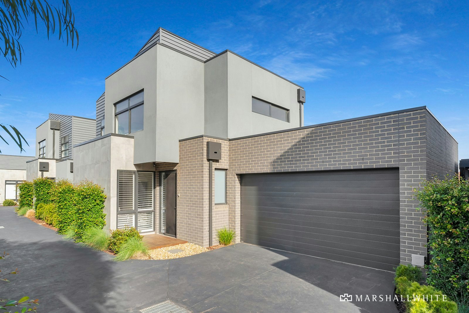 2/18 Van Ness Avenue, Mornington, VIC