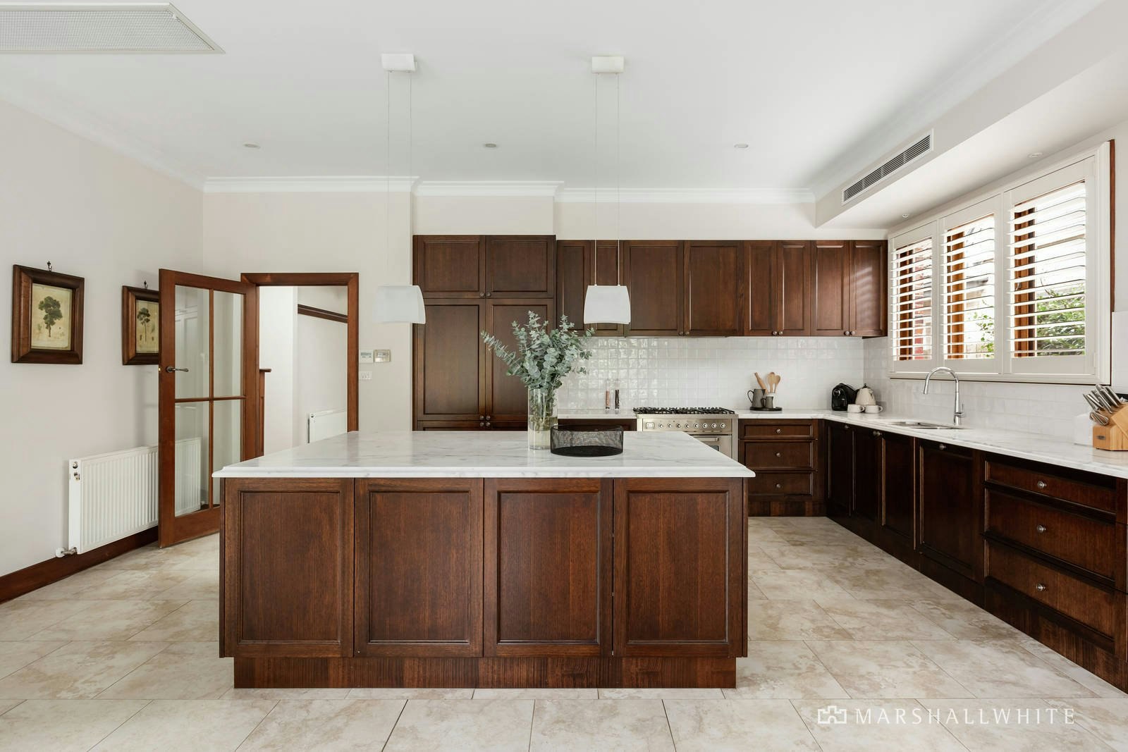 4 Riverside Drive, Kew East, VIC