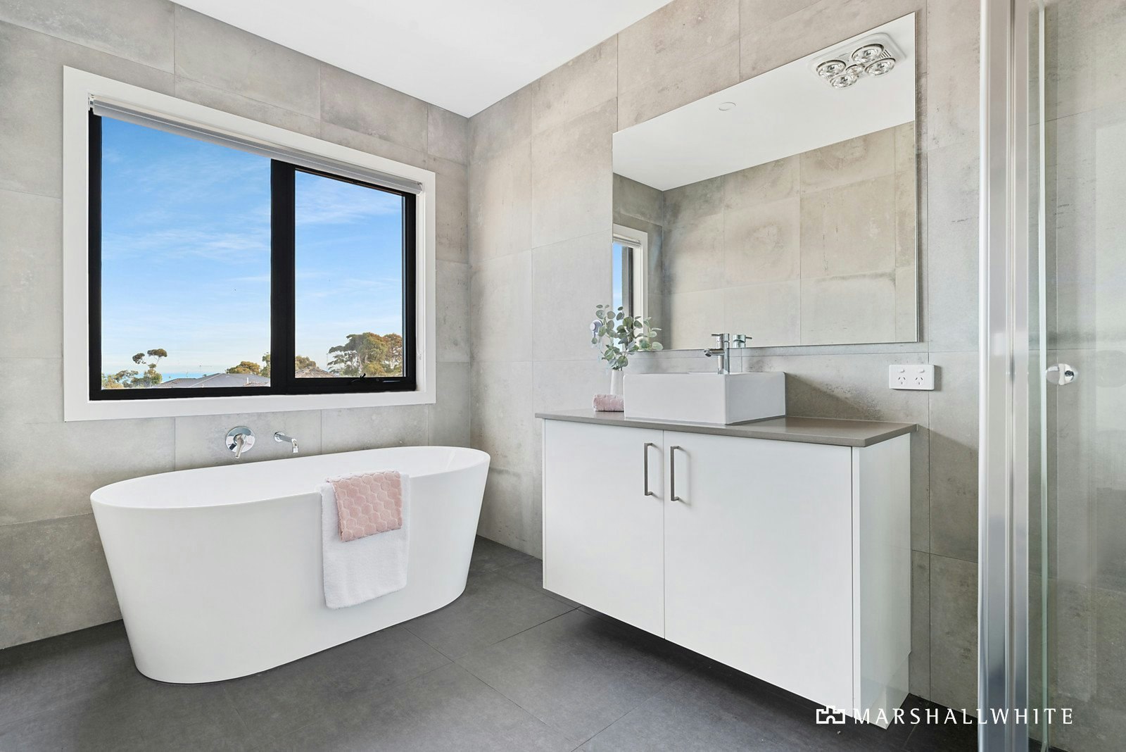 2/18 Van Ness Avenue, Mornington, VIC