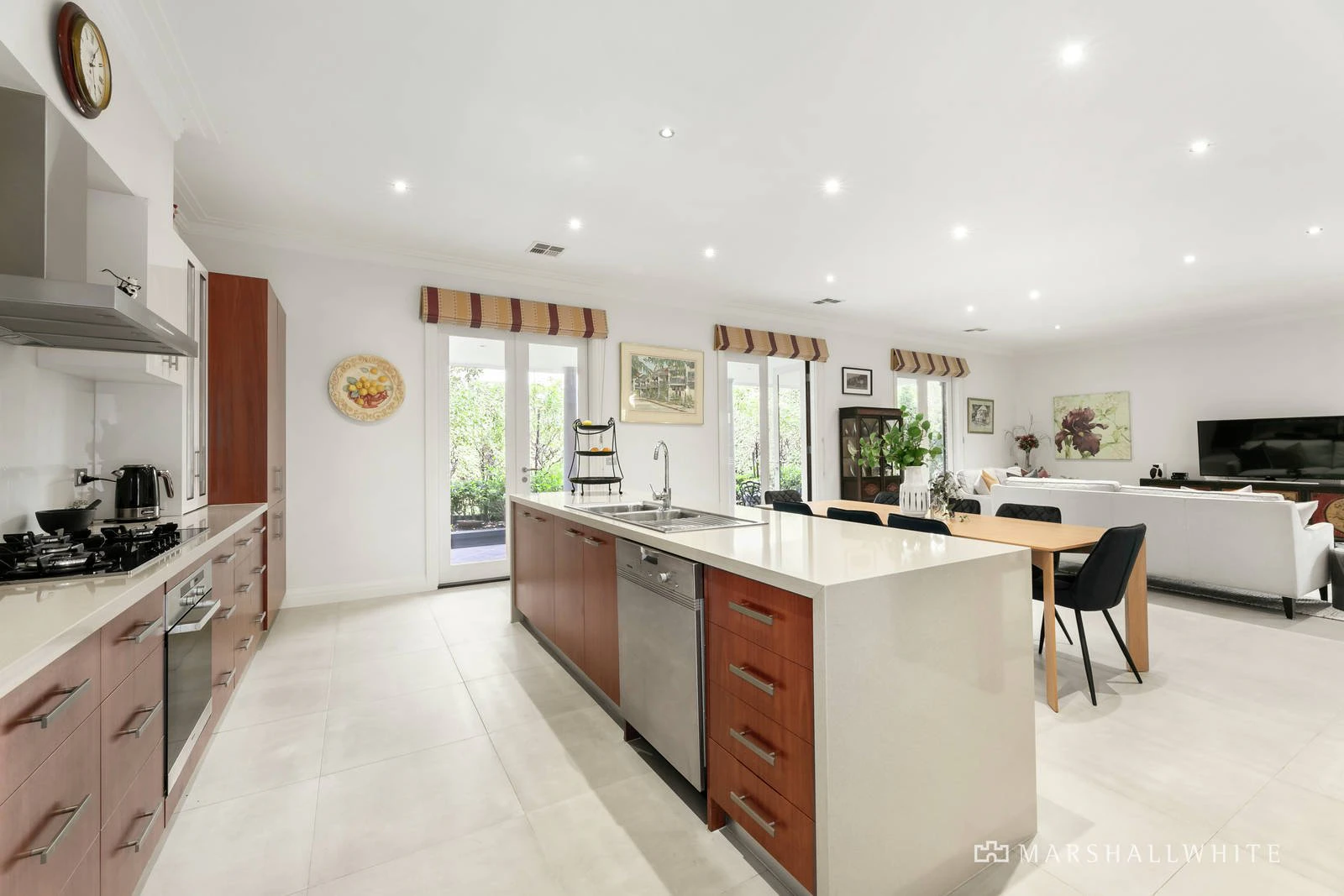 14 Lichfield Grove, Mont Albert North, VIC