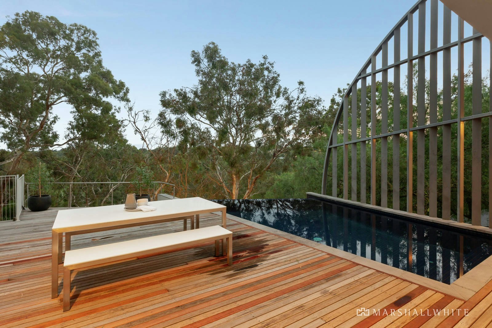 7 Raheen Drive, Kew, VIC