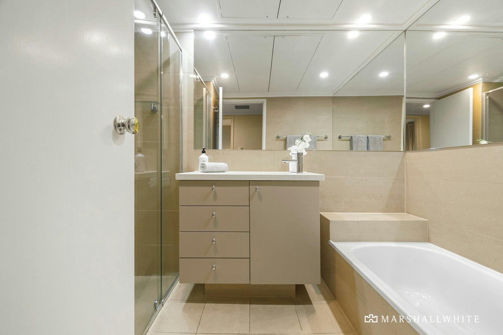 25/21 Park Lane, South Yarra, VIC