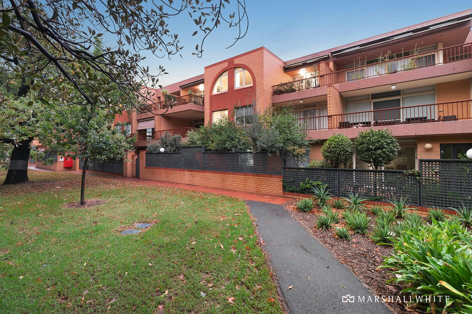 25/21 Park Lane, South Yarra, VIC