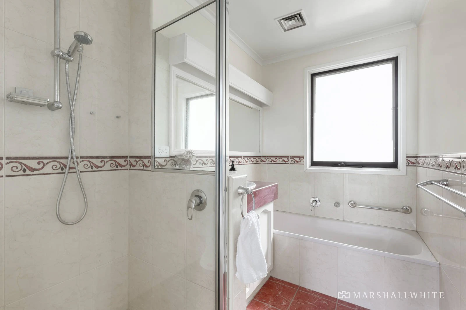 1/2 Valentine Avenue, Kew, VIC