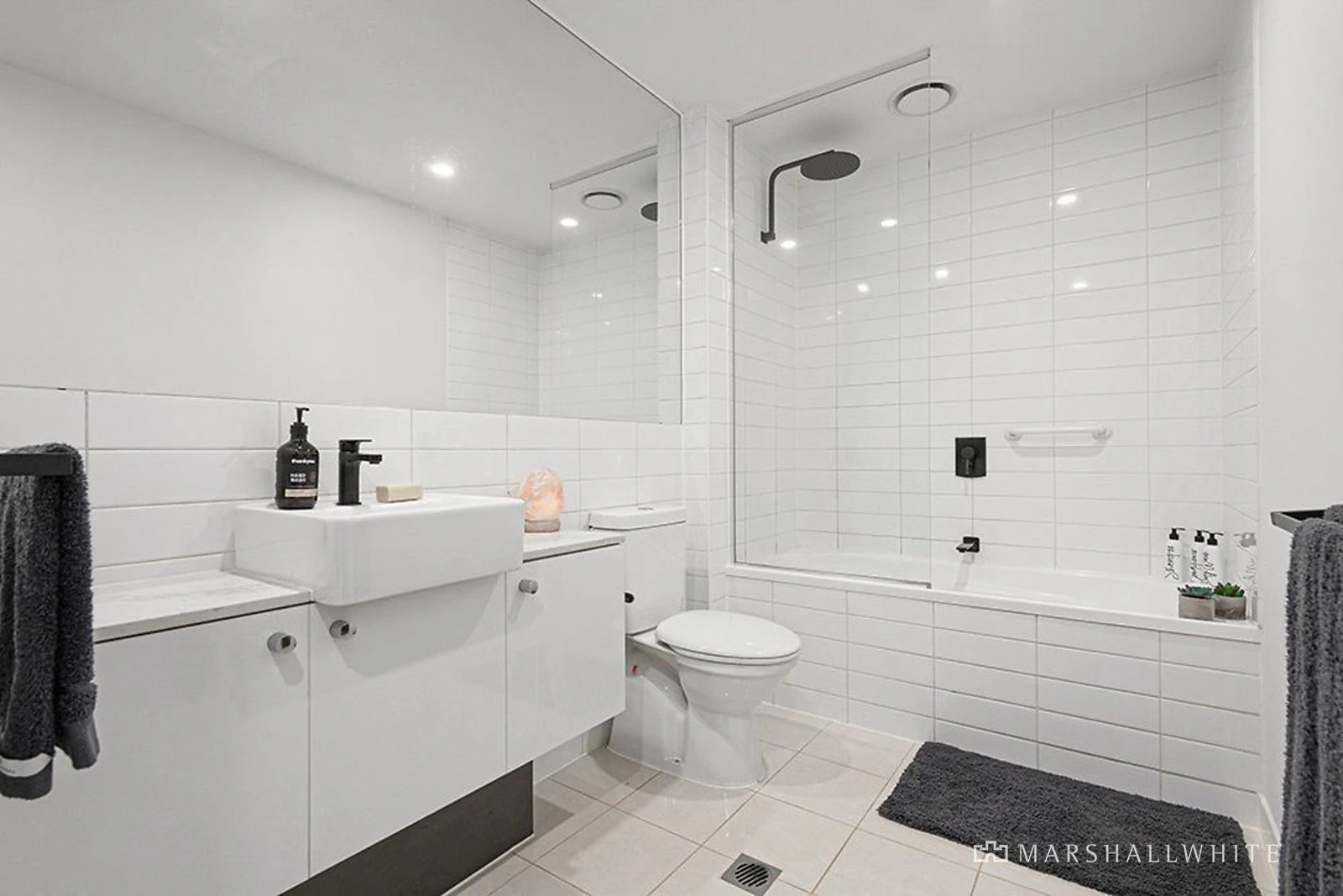 8/78 Holyrood Street, Hampton, VIC