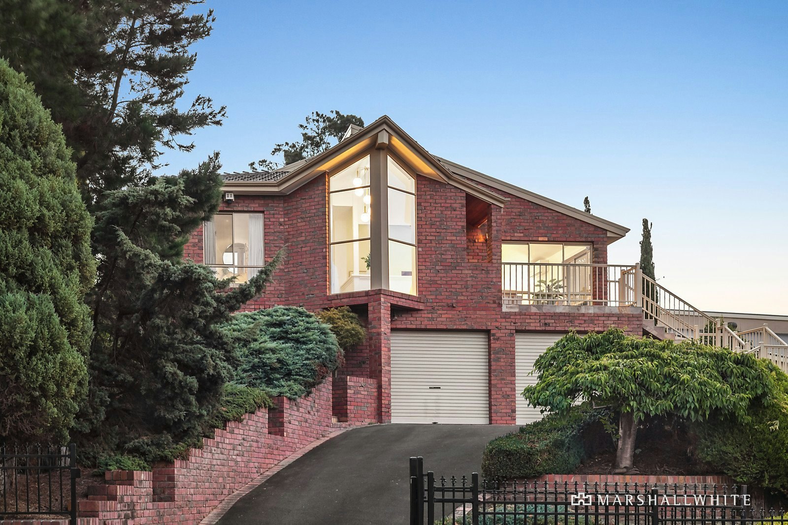 16 Pine Hill Drive, Doncaster East, VIC