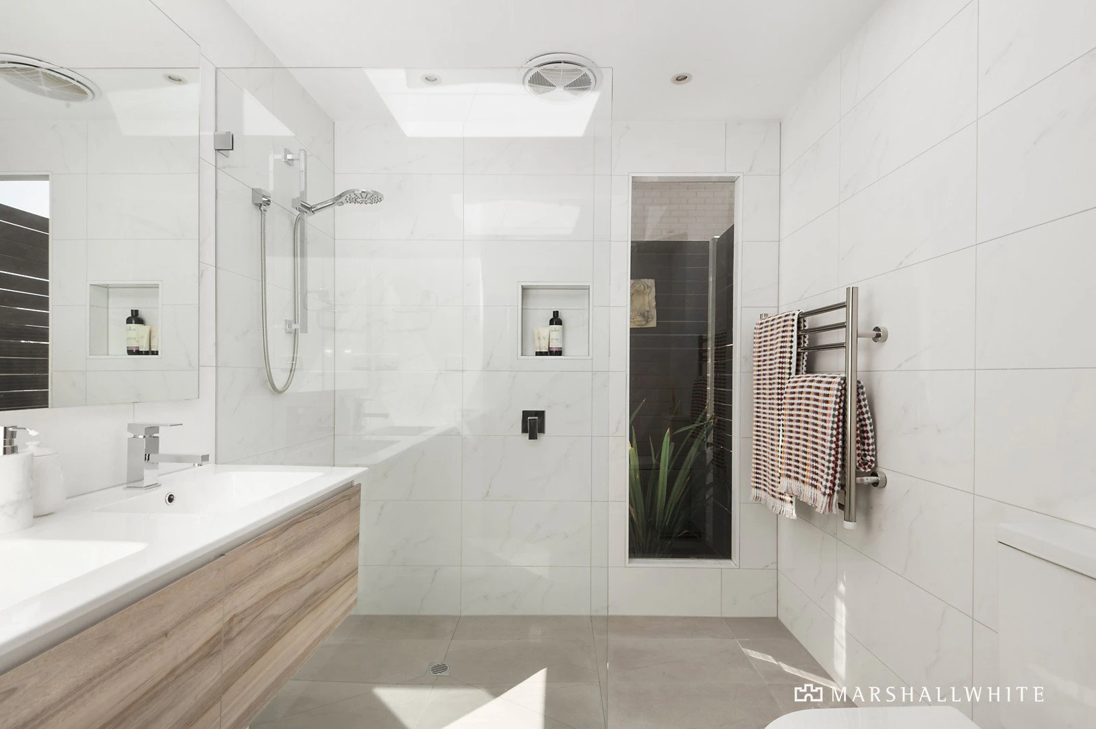 44 Swan Street, Blackburn South, VIC