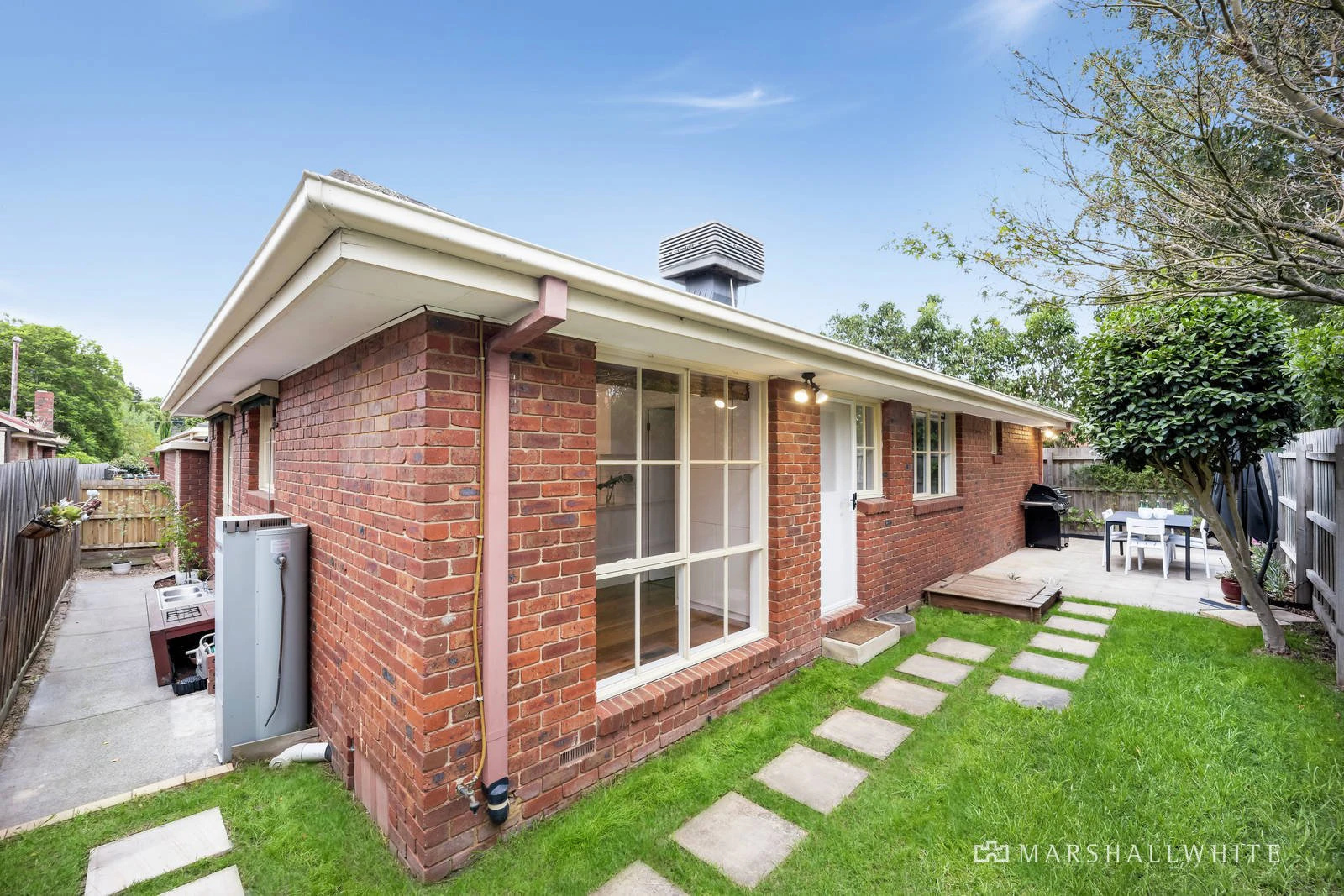 2/16 Wallace Road, Burwood, VIC