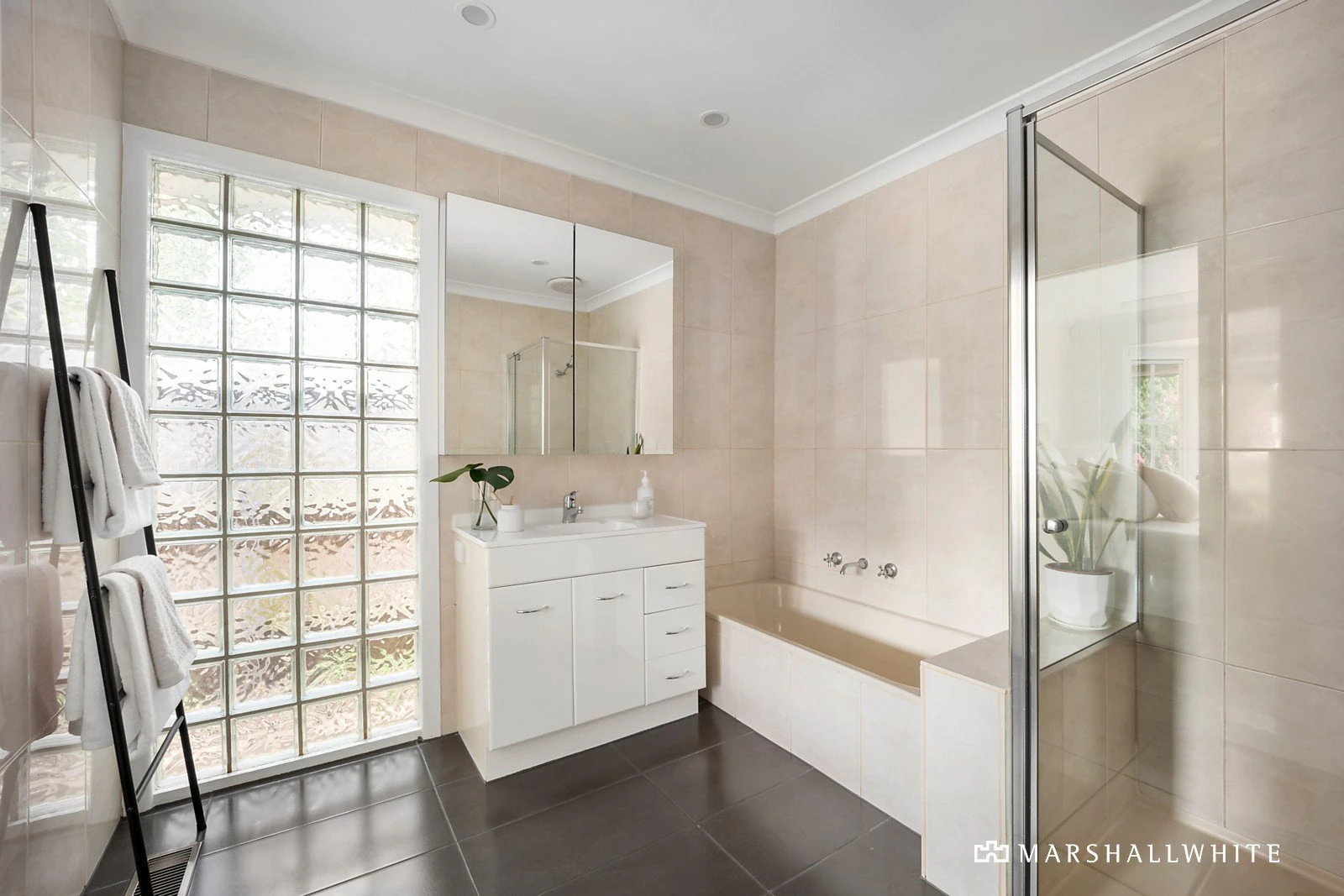 2/16 Wallace Road, Burwood, VIC