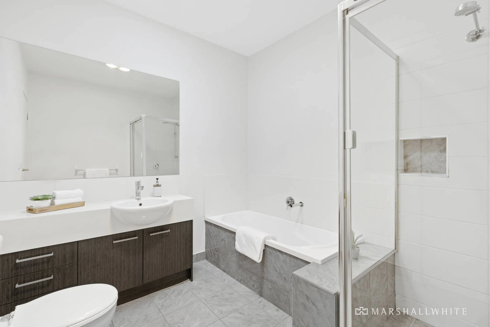 2/66 Baden Powell Drive, Frankston South, VIC