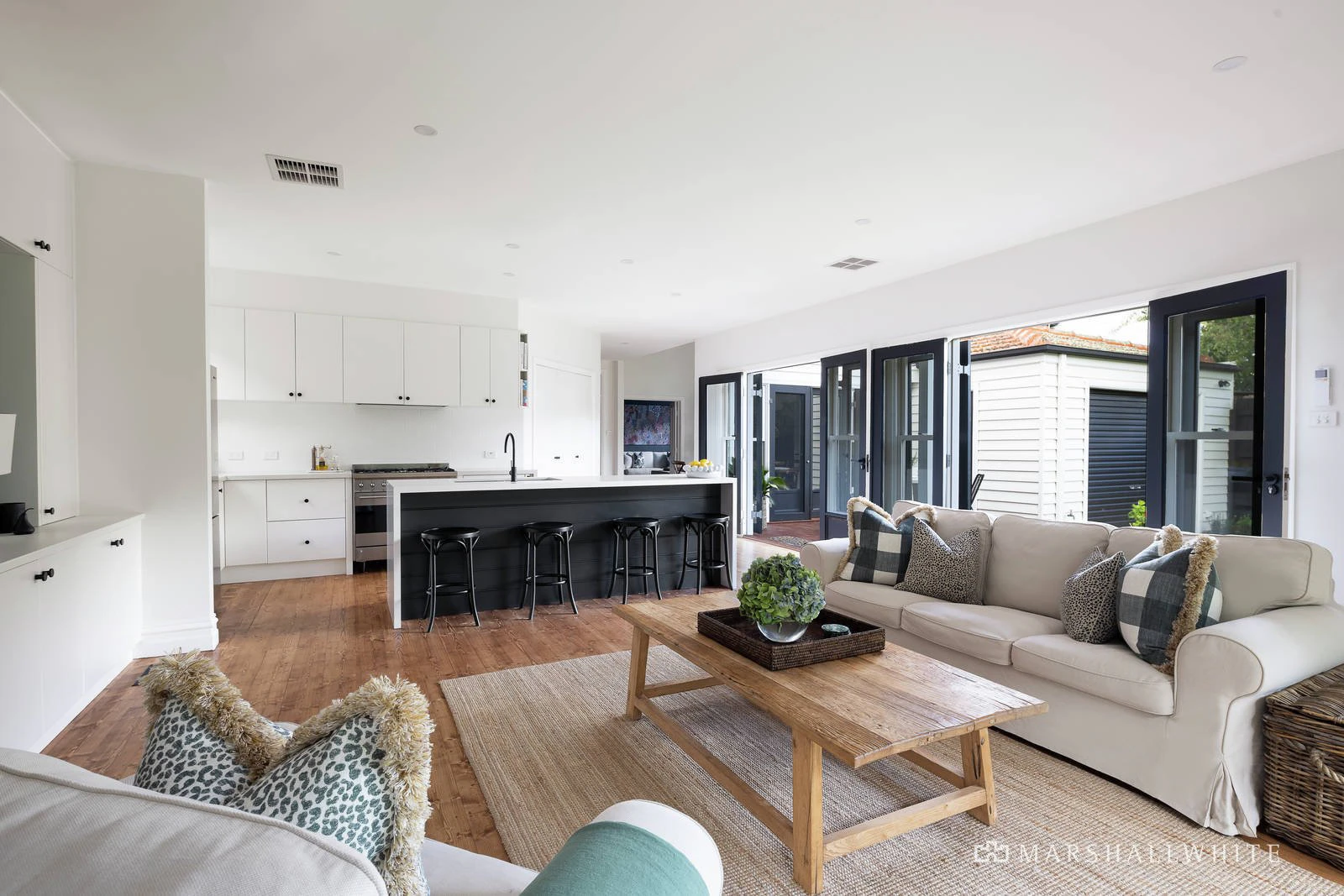 10 Royston Avenue, Malvern East, VIC