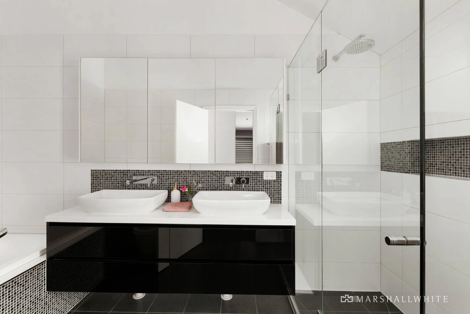2/1A Malvern Grove, Caulfield North, VIC