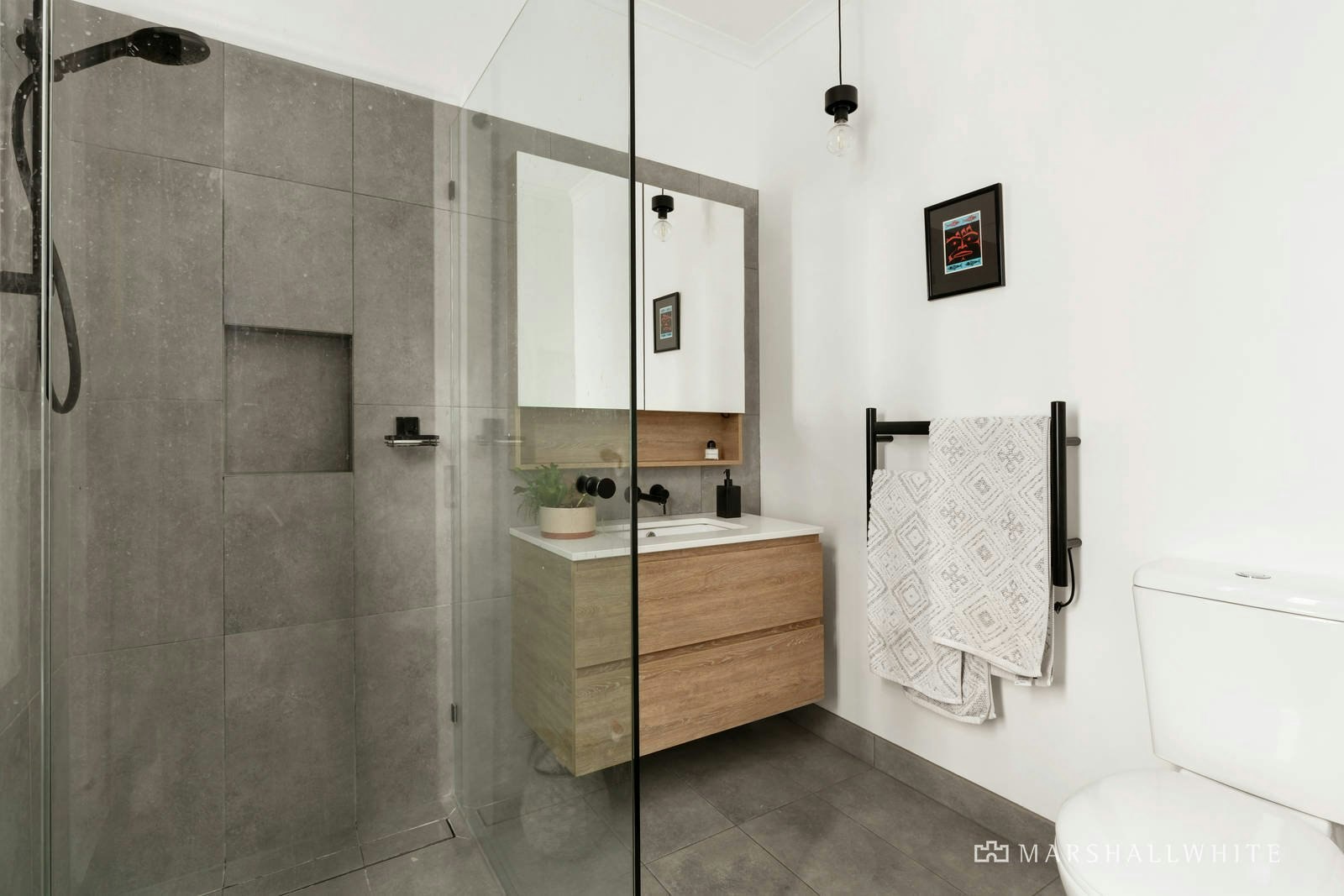 15 Spruzen Avenue, Kew East, VIC