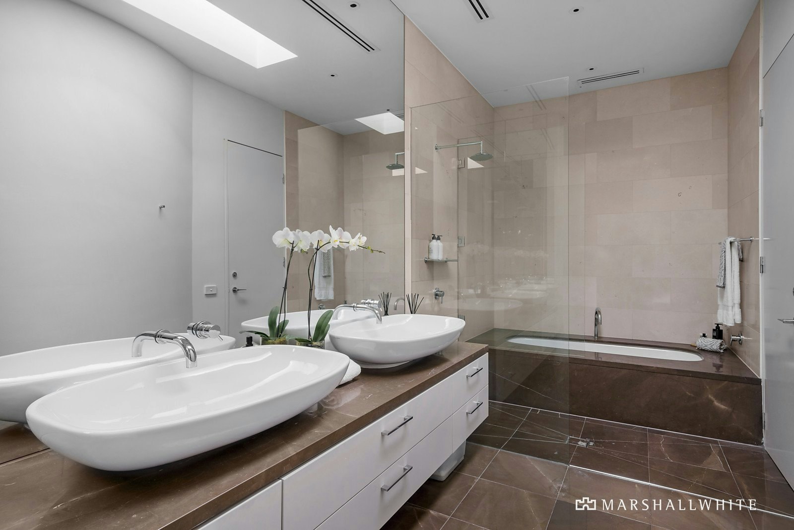 42 Avenue Athol, Canterbury, VIC